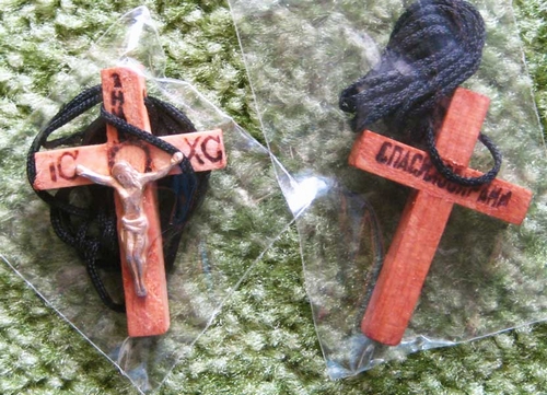 Houten kruisje met crucifix