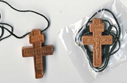 Houten kruisje met crucifix